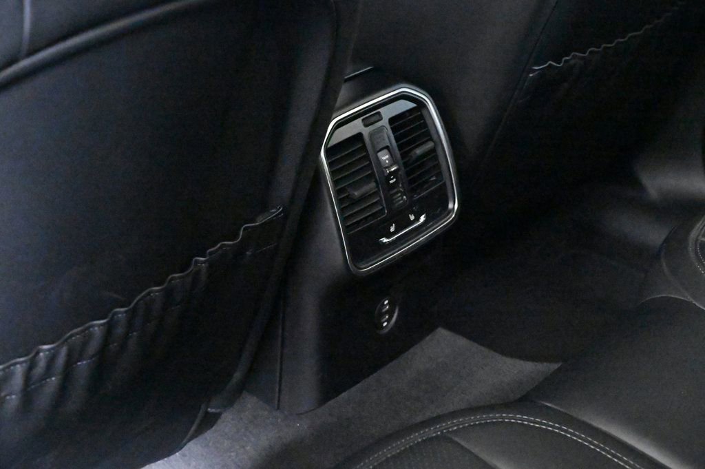 Certified 2024 Porsche Macan image 20