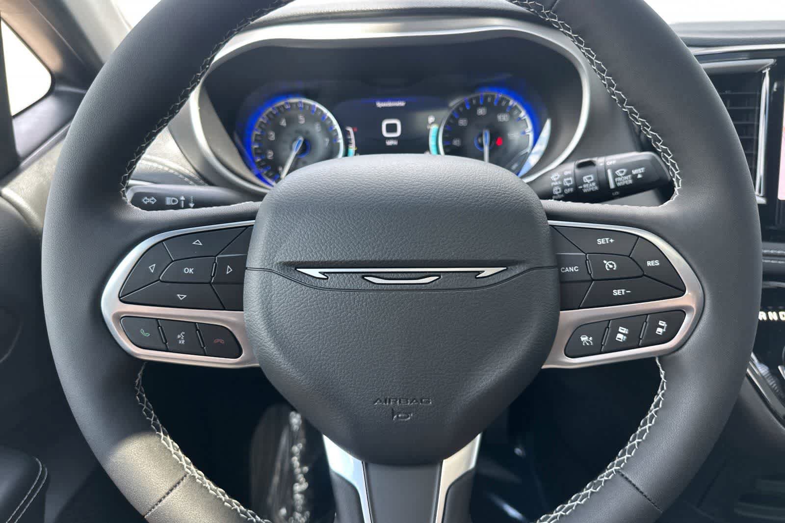 New 2027 Chrysler Pacifica Select AWD/4WD image 27
