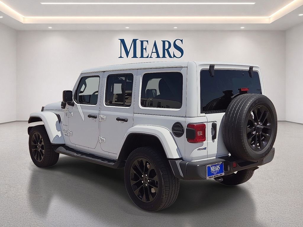 Used 2021 Jeep Wrangler Unlimited Sahara w/ Cold Weather Group AWD/4WD image 3