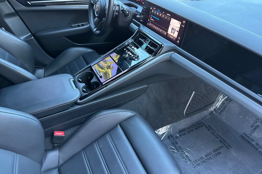 Used 2024 Porsche Panamera RWD image 18