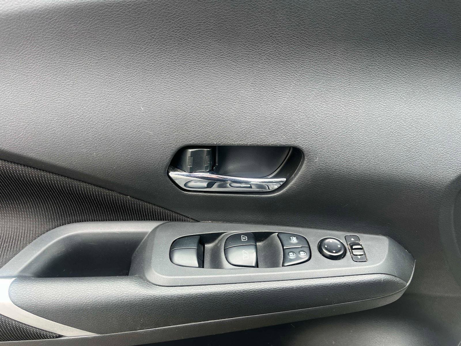 Used 2021 Nissan Kicks SV image 19