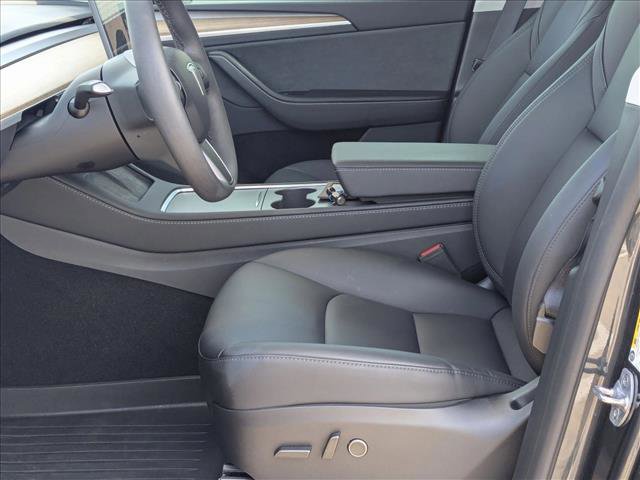 Used 2025 Tesla Model Y Long Range AWD/4WD image 16