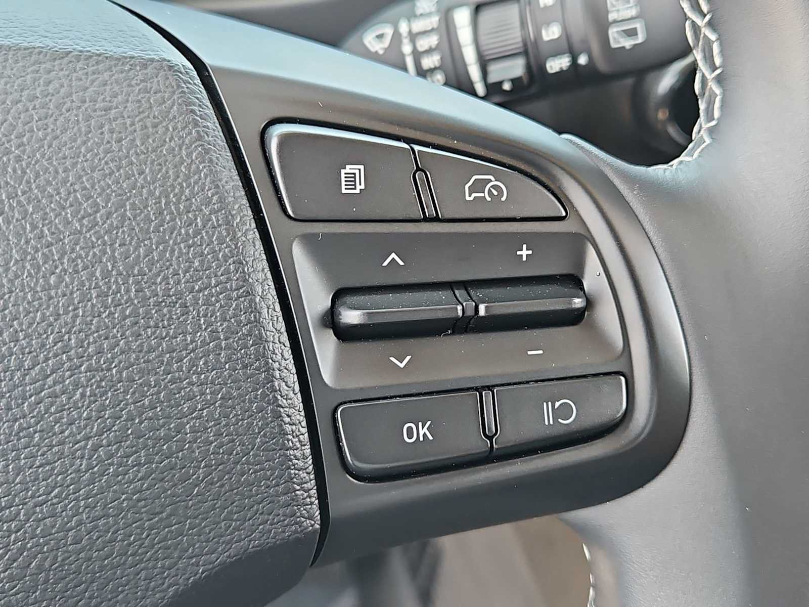 Certified 2024 Hyundai Venue SEL FWD image 24