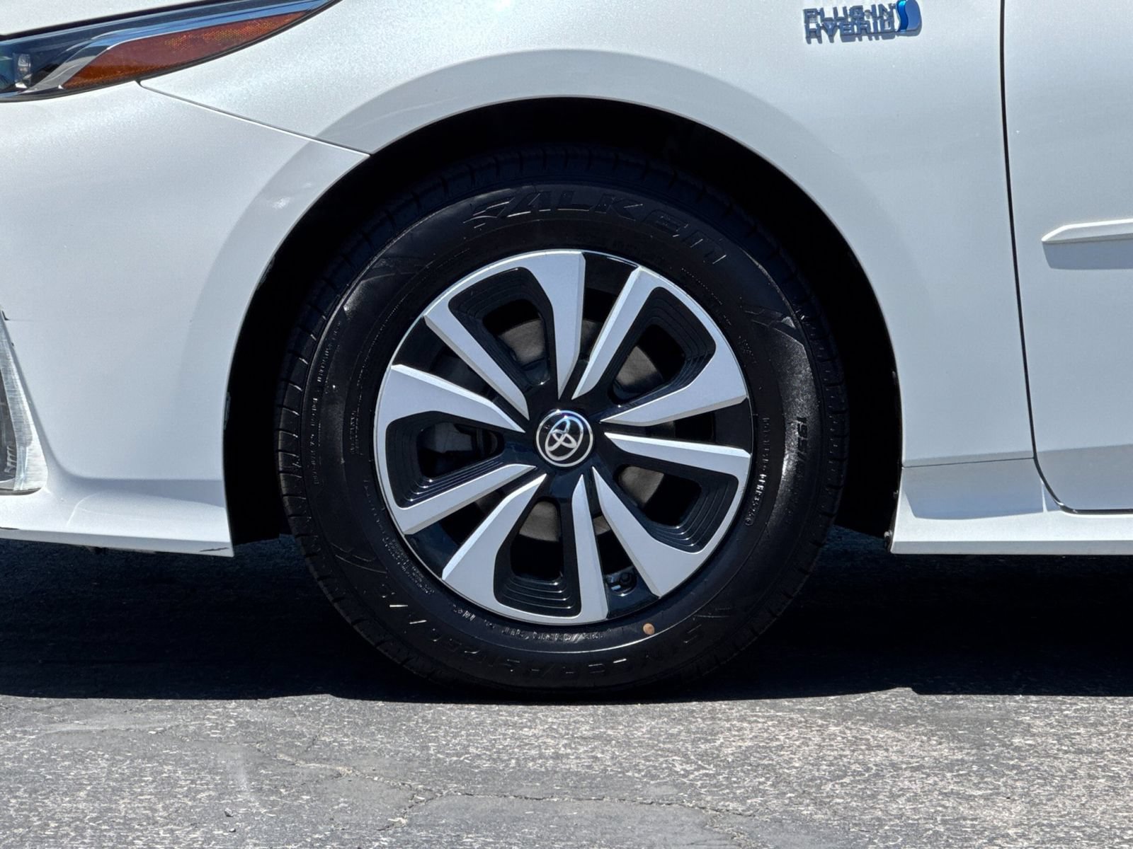 Used 2017 Toyota Prius Prime Plus FWD image 29