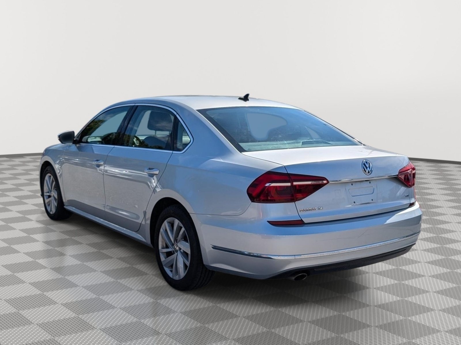 Used 2018 Volkswagen Passat 2.0T SE FWD image 3