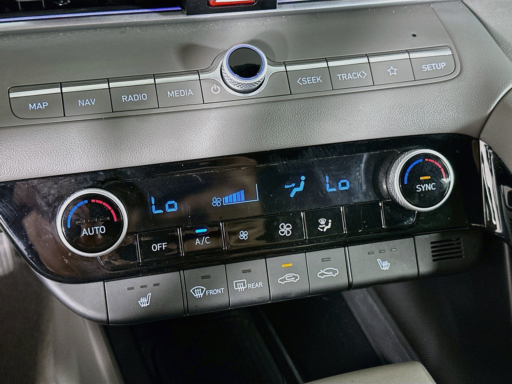 Used 2025 Hyundai Elantra SEL FWD image 24