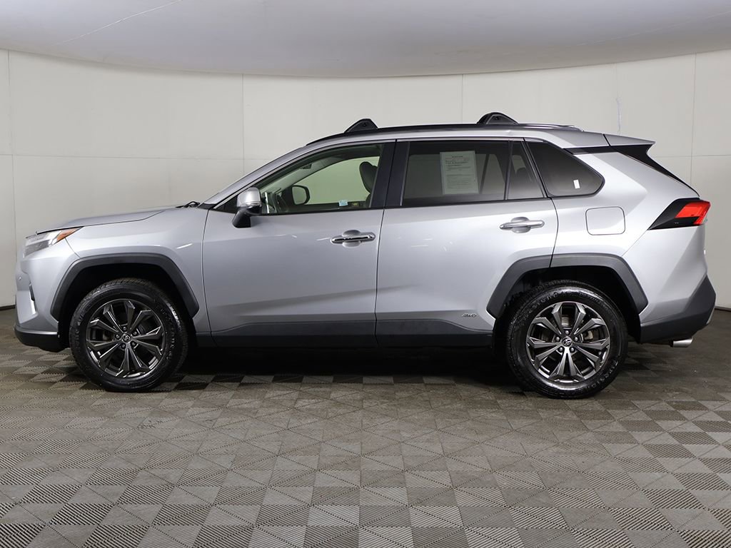 Used 2022 Toyota RAV4 Limited image 18