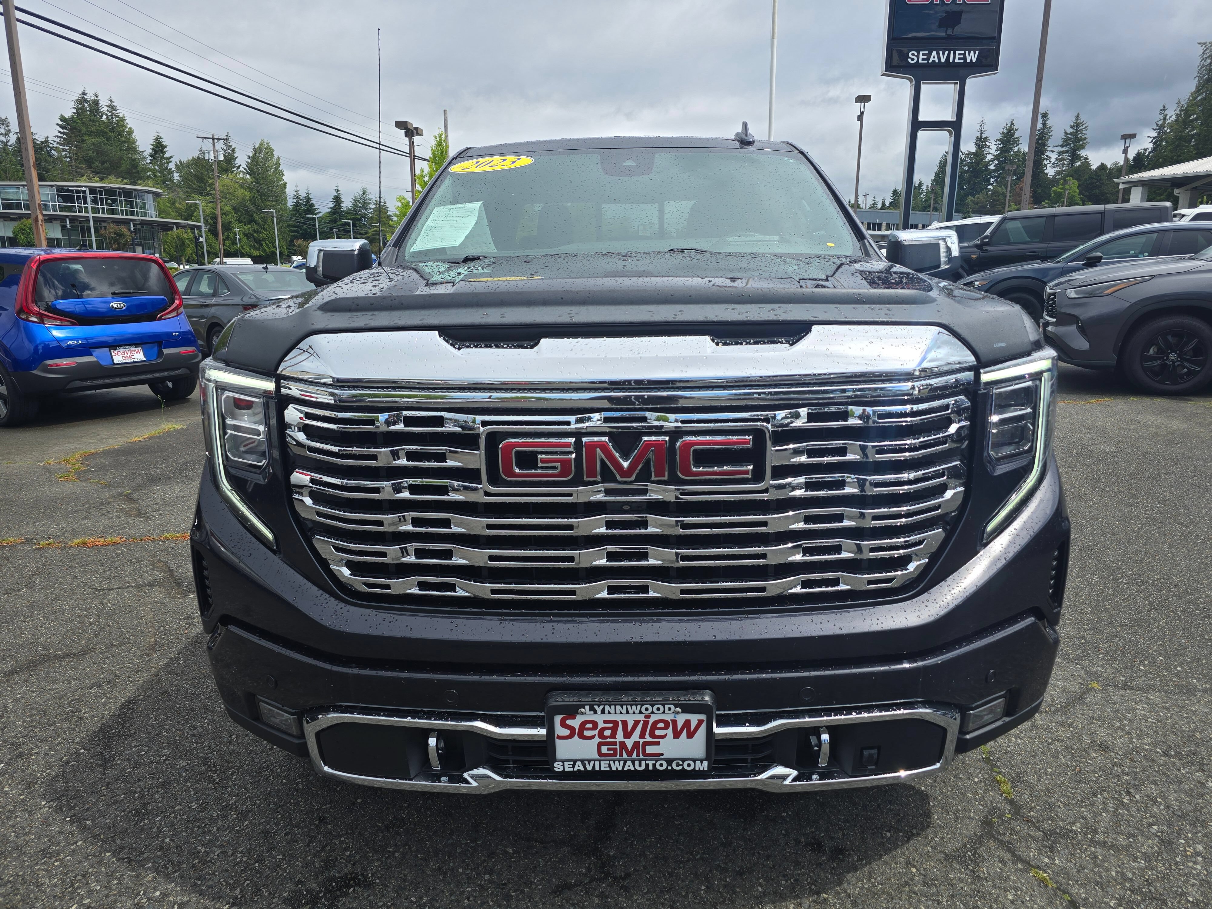 Used 2023 GMC Sierra 1500 Denali w/ Technology Package AWD/4WD image 8