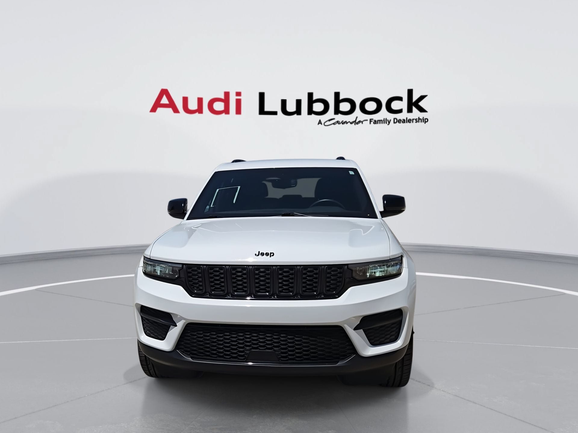 Used 2023 Jeep Grand Cherokee Altitude AWD/4WD image 3