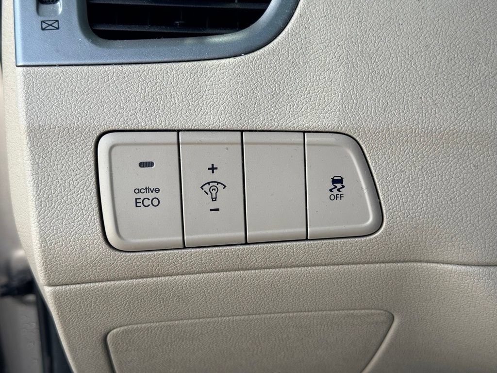 Used 2014 Hyundai Elantra SE FWD image 22