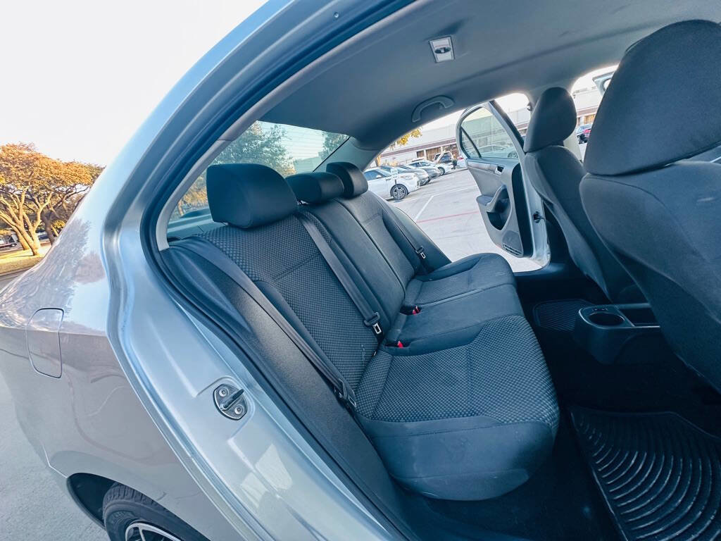 Used 2011 Volkswagen Jetta Base 4dr Sedan 6A image 22