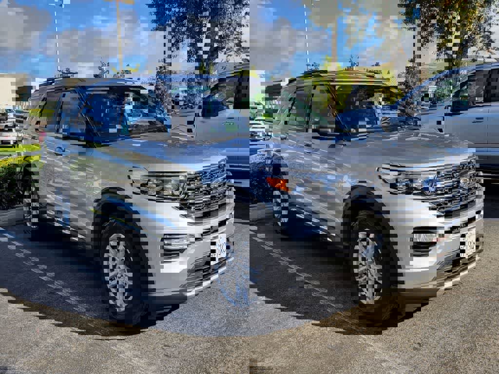 Certified 2023 Ford Explorer XLT w/ Equipment Group 202A image 10