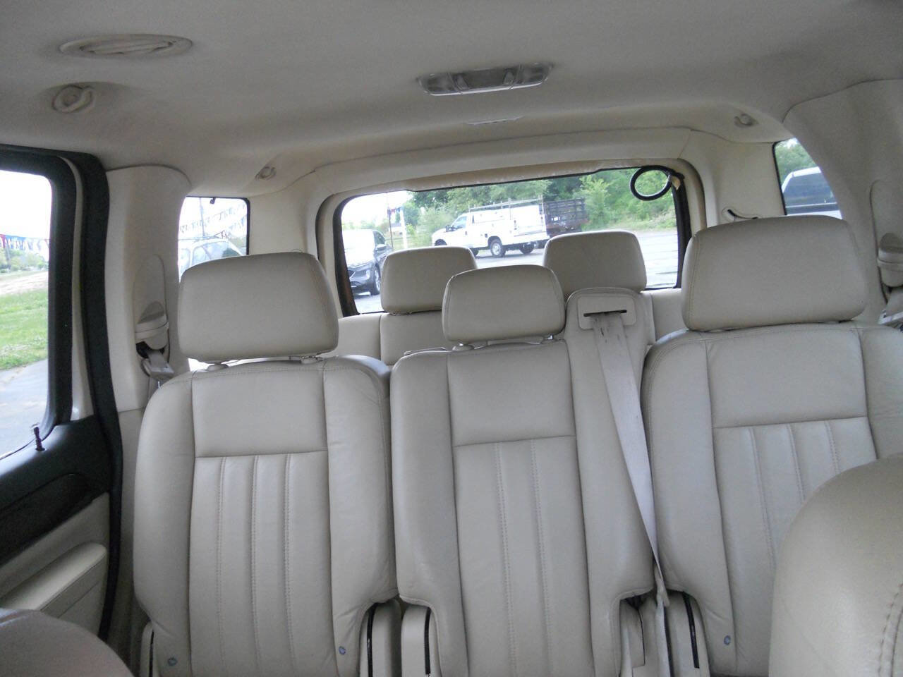 Used 2005 Lincoln Aviator AWD image 25