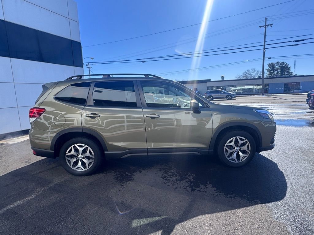 Used 2022 Subaru Forester Premium image 6