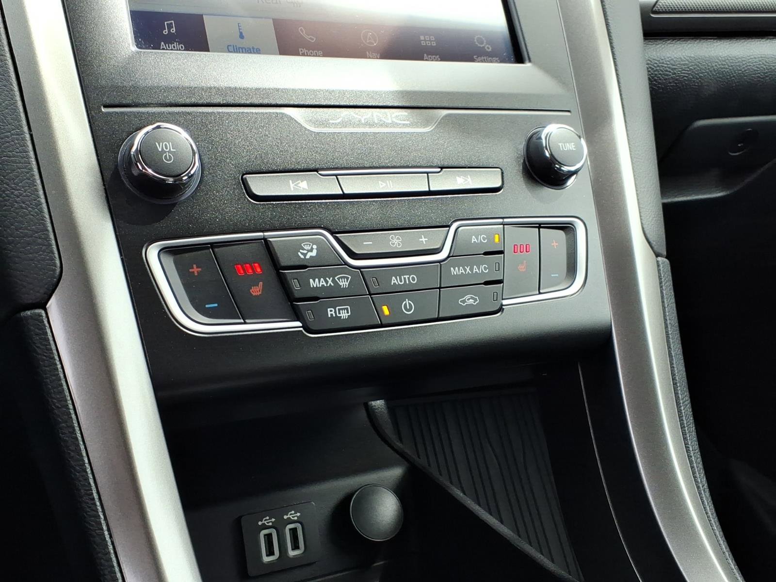 Used 2020 Ford Fusion SE AWD/4WD image 19