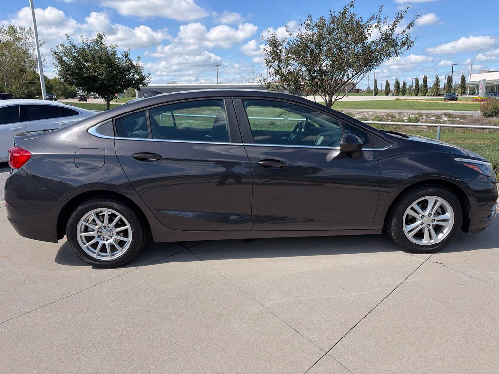 Used 2017 Chevrolet Cruze LT FWD image 20