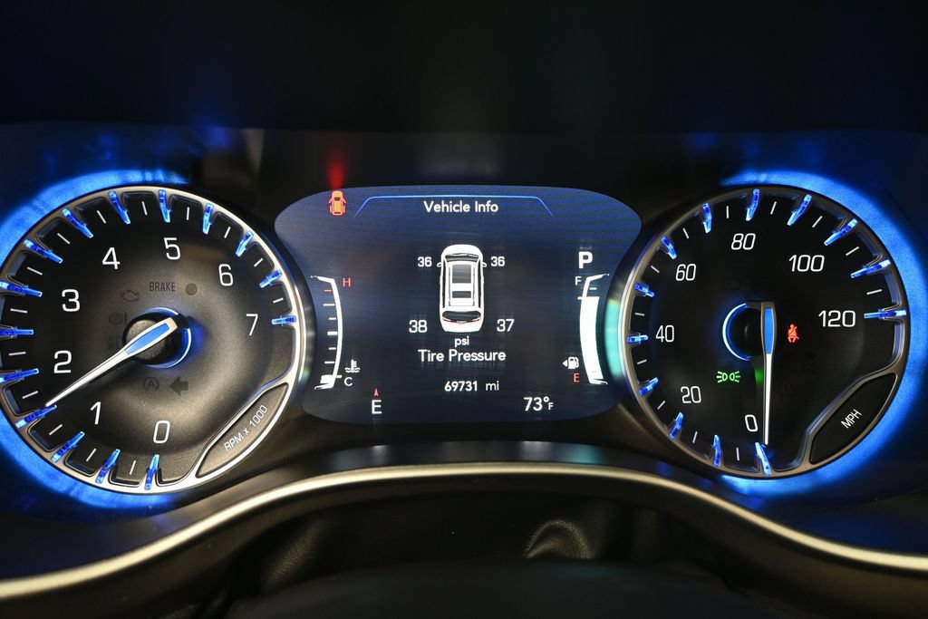 Used 2024 Chrysler Pacifica Touring-L FWD image 23
