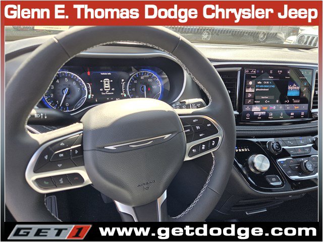 New 2027 Chrysler Pacifica Select FWD image 9