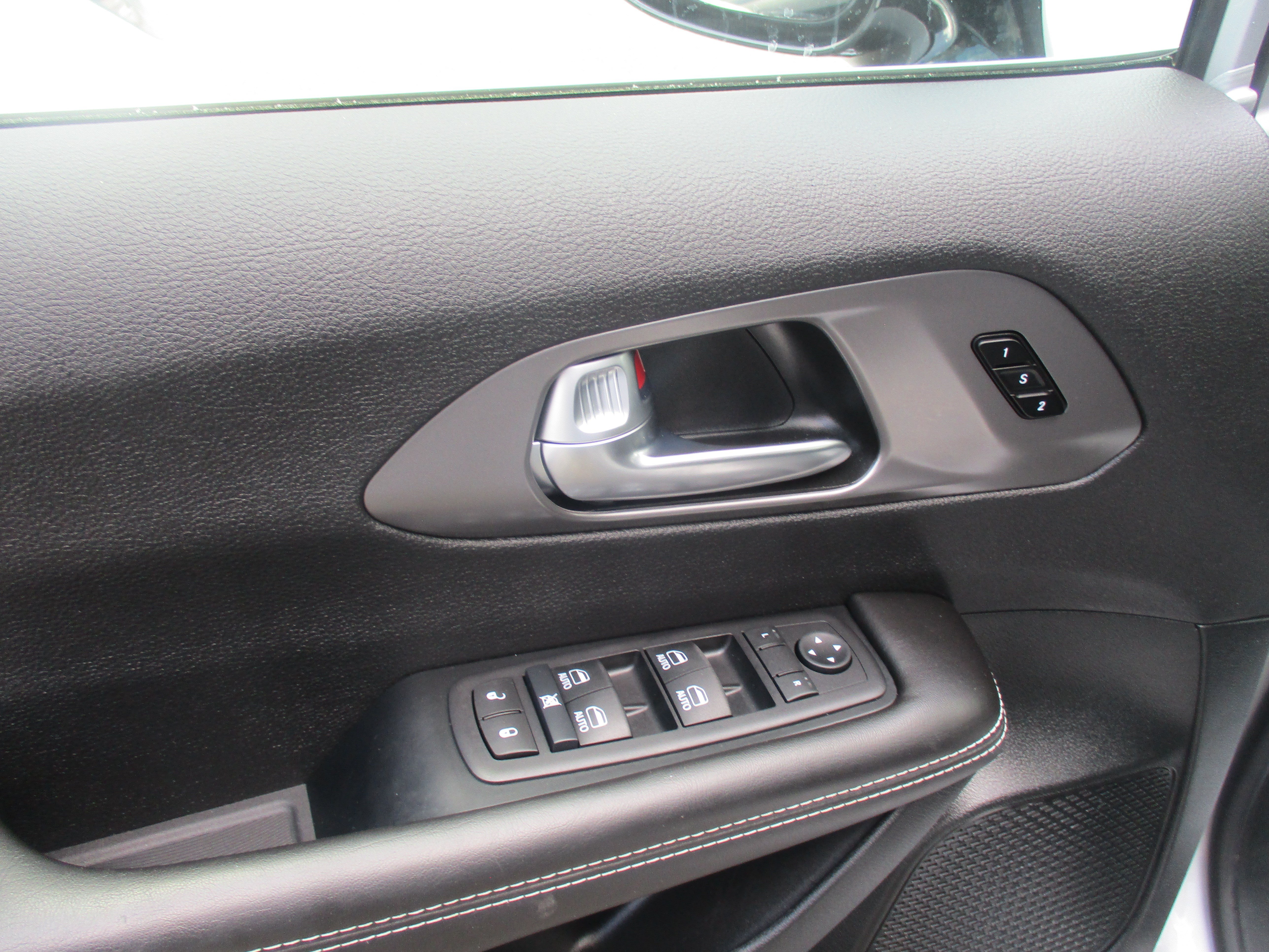 Used 2026 Chrysler Pacifica Select FWD image 13
