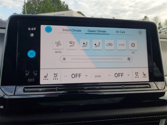 Certified 2025 Volkswagen Atlas Cross Sport SE w/ Panoramic Sunroof Package image 21