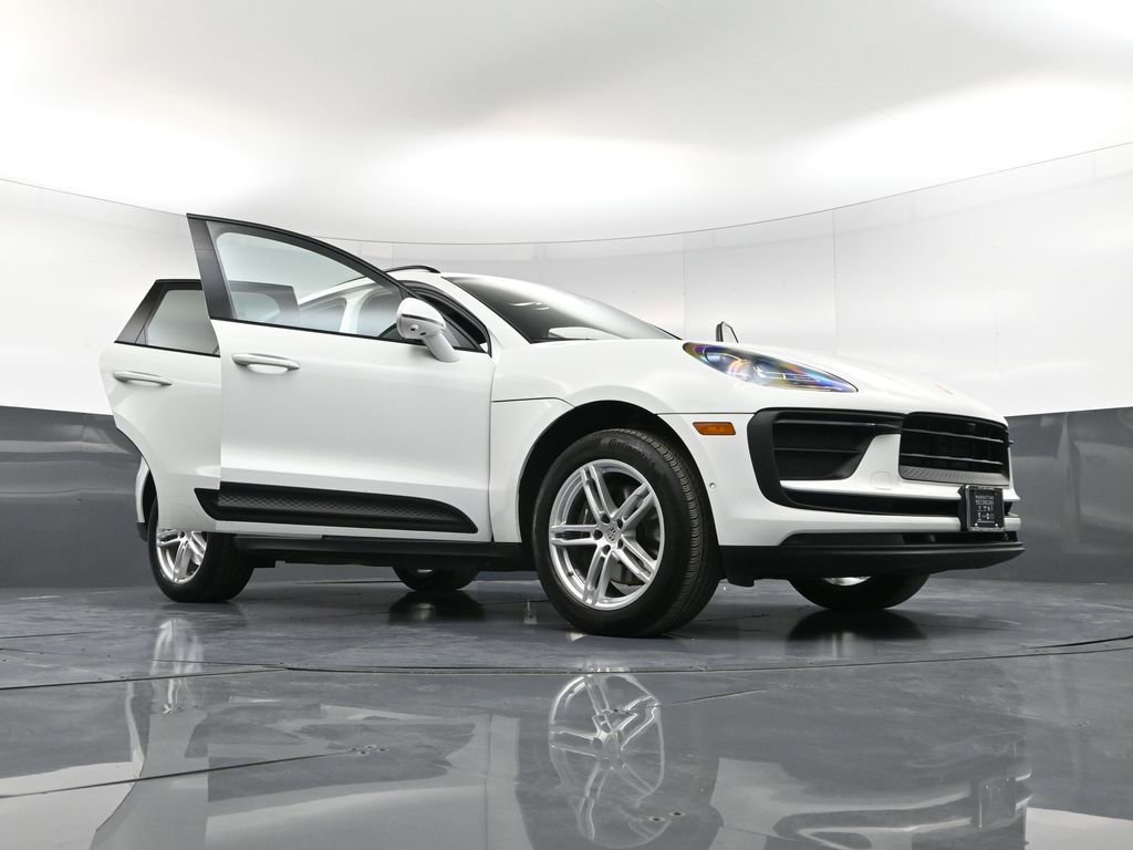Certified 2022 Porsche Macan image 37