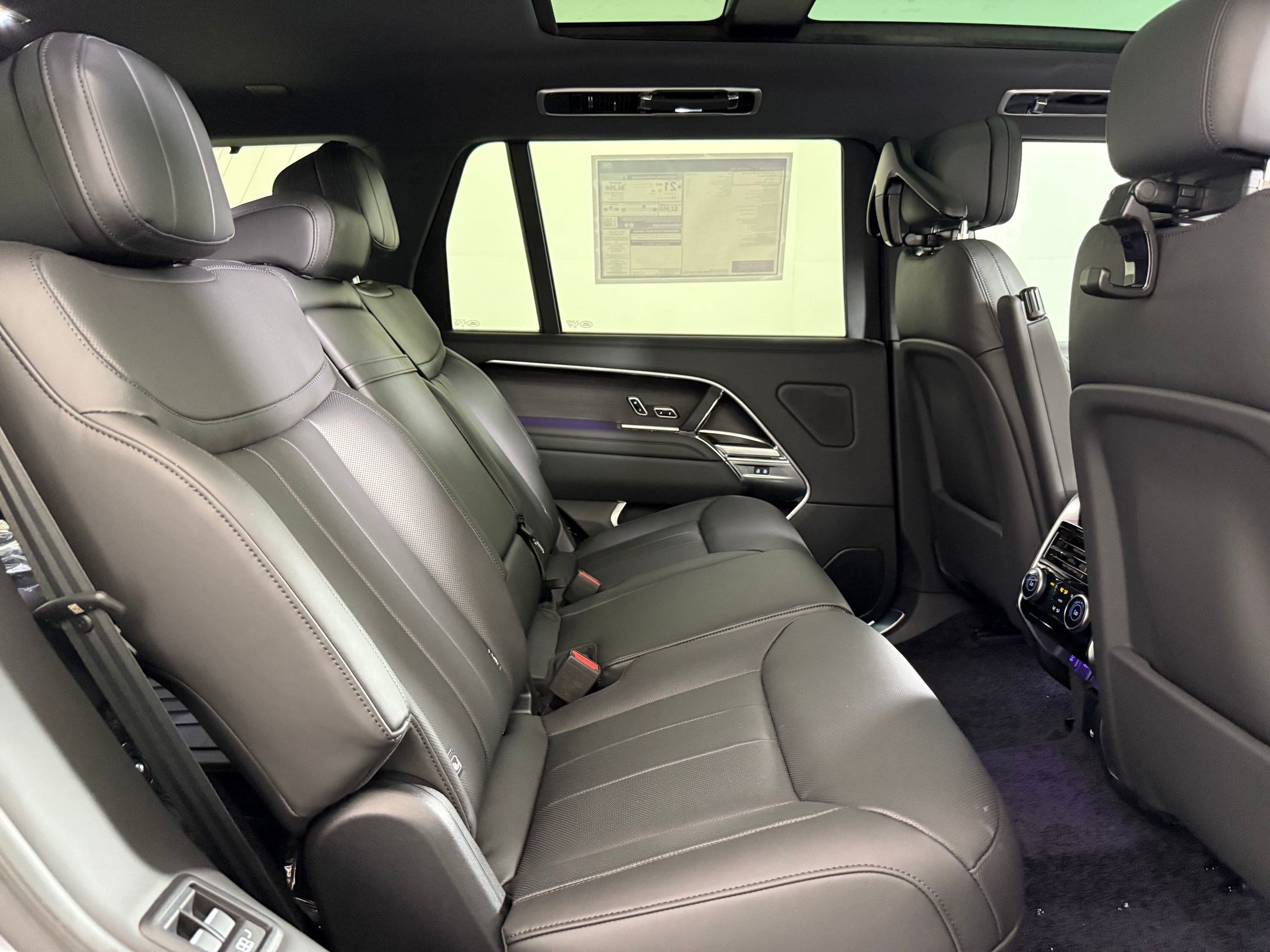New 2026 Land Rover Range Rover Long Wheelbase SE AWD/4WD image 27