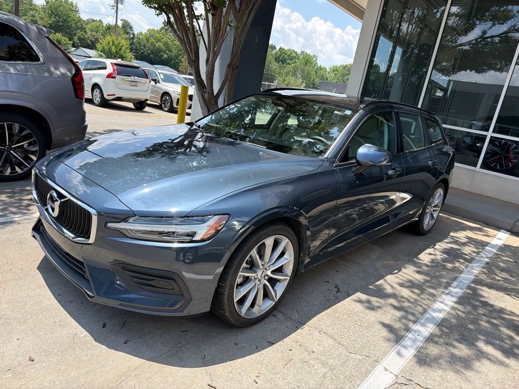 Used 2020 Volvo V60 T5 Momentum w/ Protection Package Premier FWD image 3