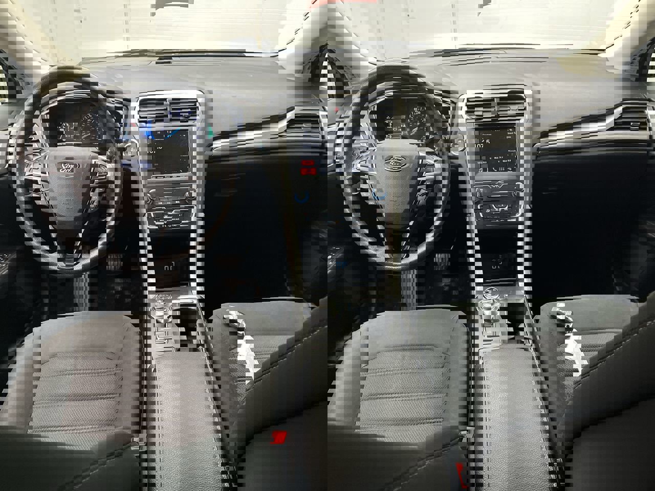 Used 2019 Ford Fusion SE image 4