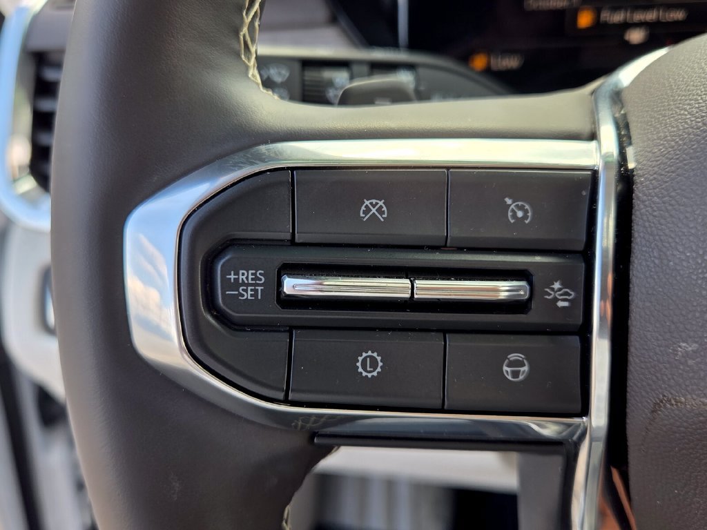 Certified 2025 GMC Acadia Denali w/ Super Cruise Package FWD image 28