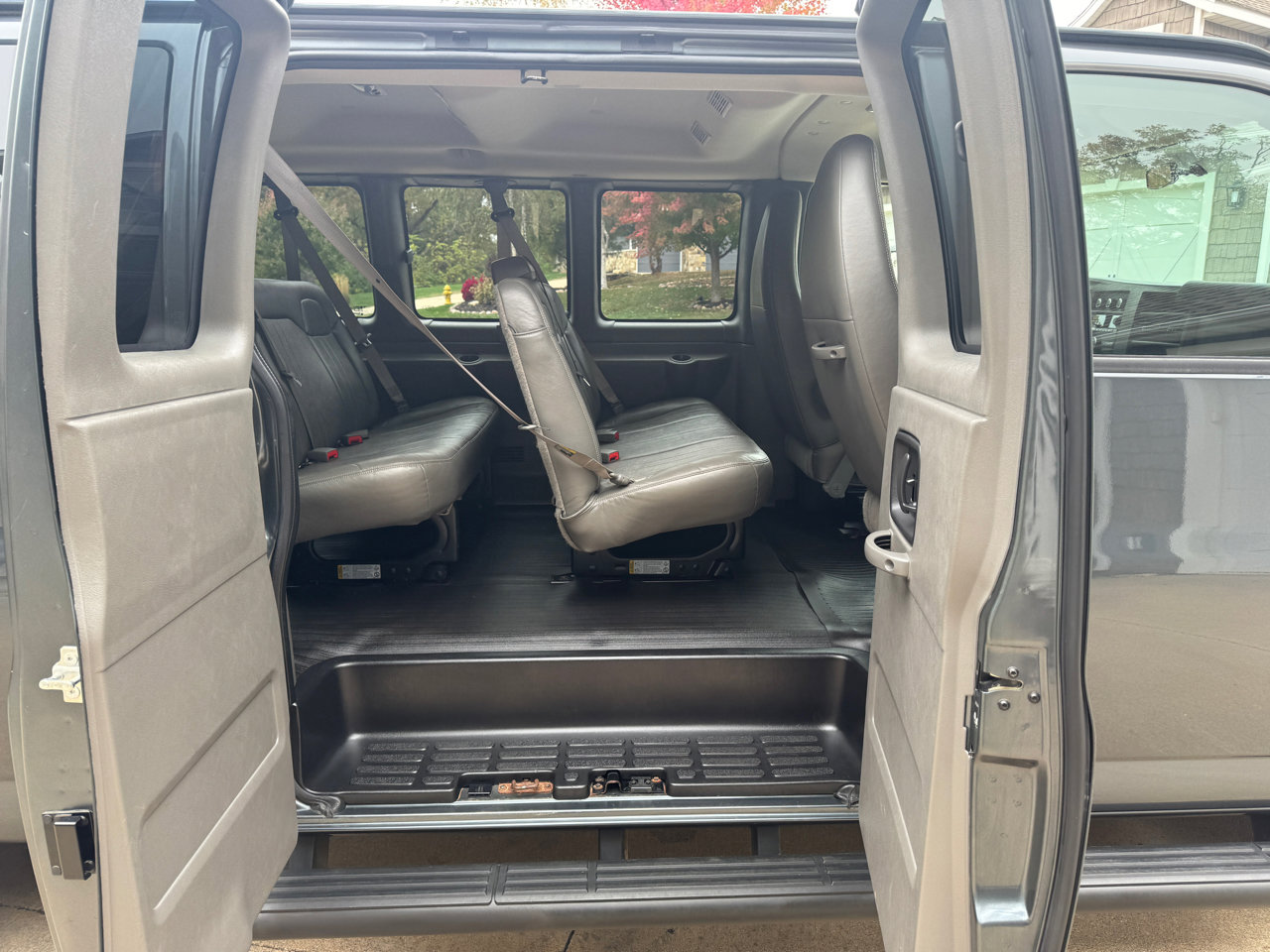 Used 2015 Chevrolet Express 3500 LS image 21