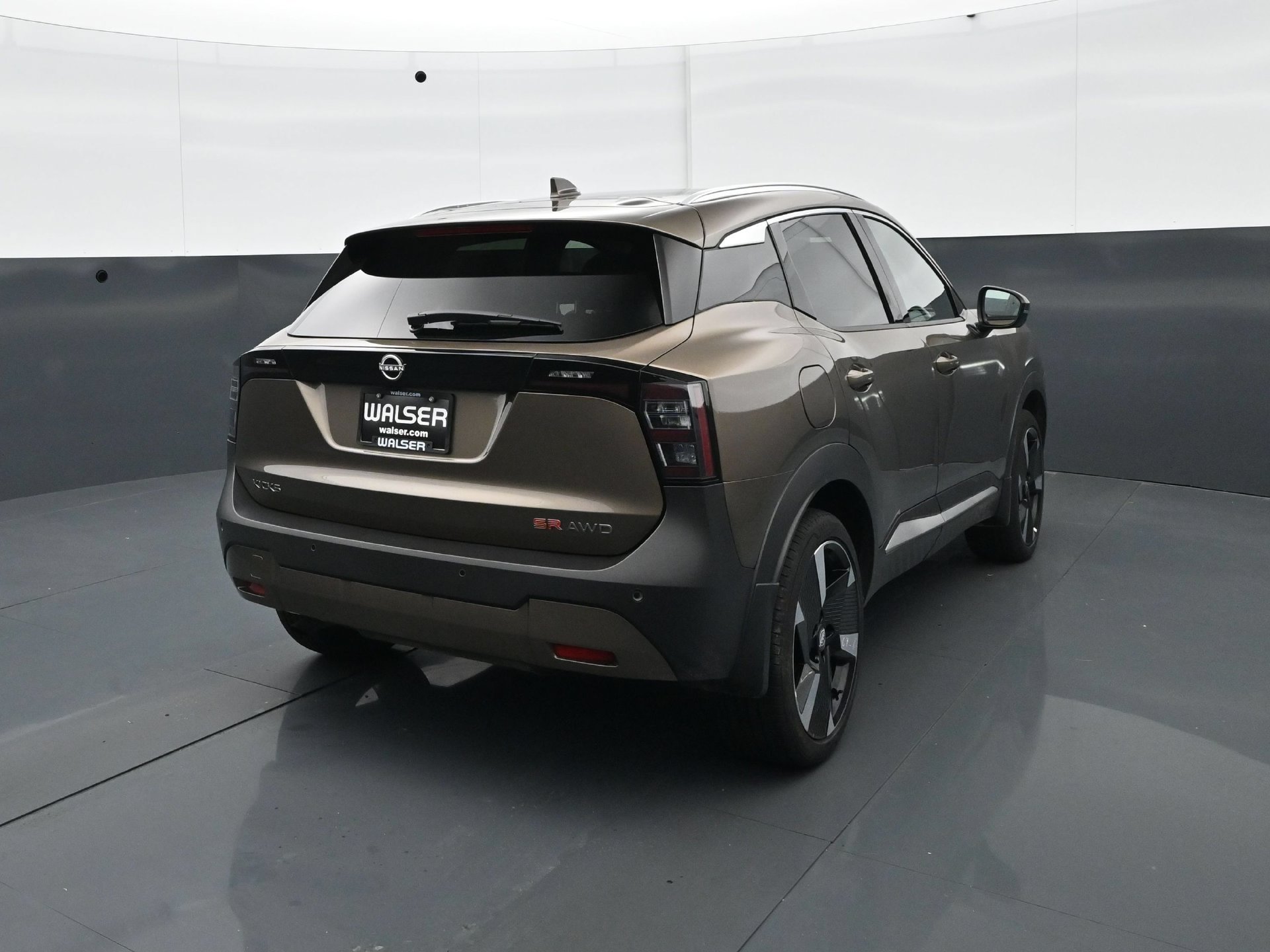 Used 2025 Nissan Kicks SR w/ SR Premium Package AWD/4WD image 6