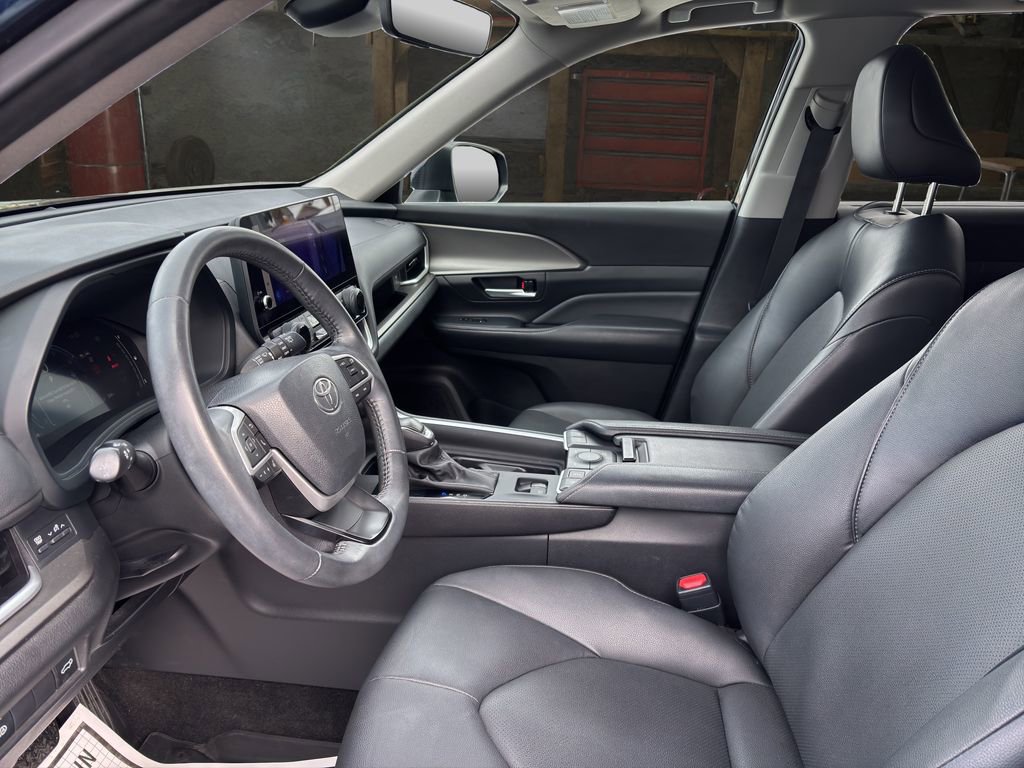 Used 2022 Toyota Sienna XLE Woodland Edition AWD/4WD image 19