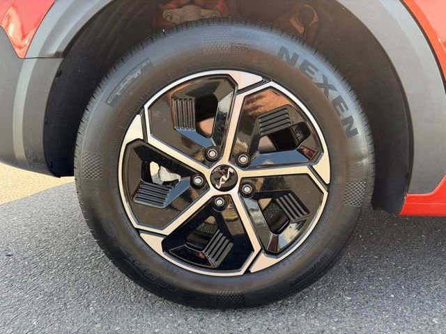 Used 2023 Kia Niro EX FWD image 10