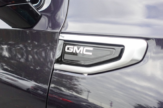 Used 2024 GMC Yukon XL Denali AWD/4WD image 6