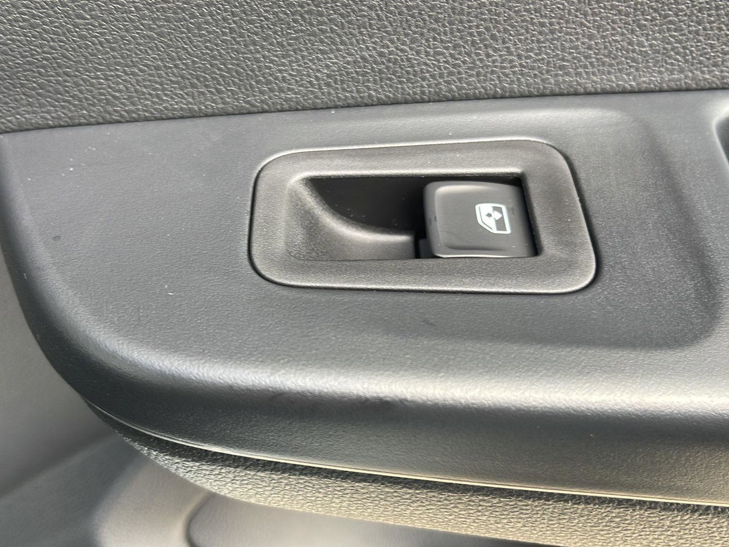 Used 2025 Volkswagen Taos SE image 20