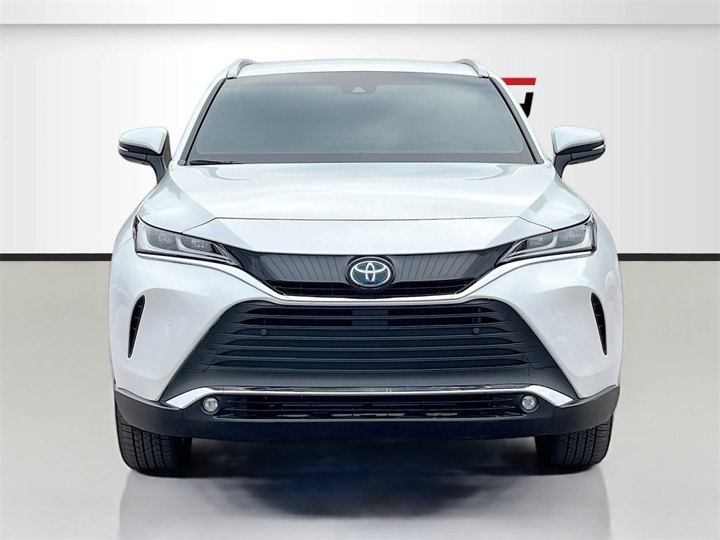 Used 2024 Toyota Venza XLE image 2