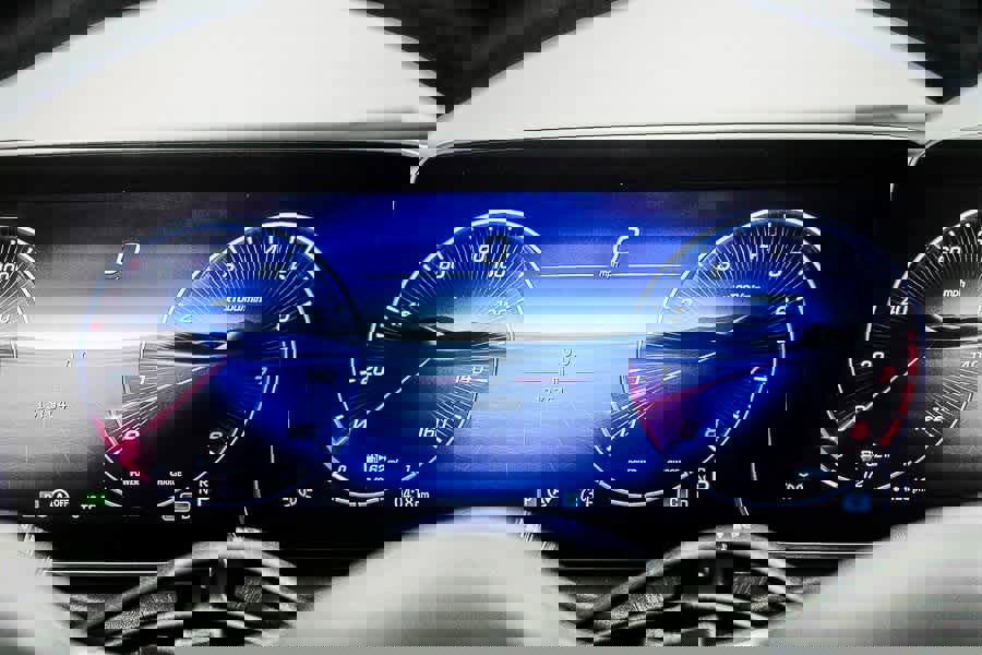 Used 2025 Mercedes-Benz C 300 Sedan image 25