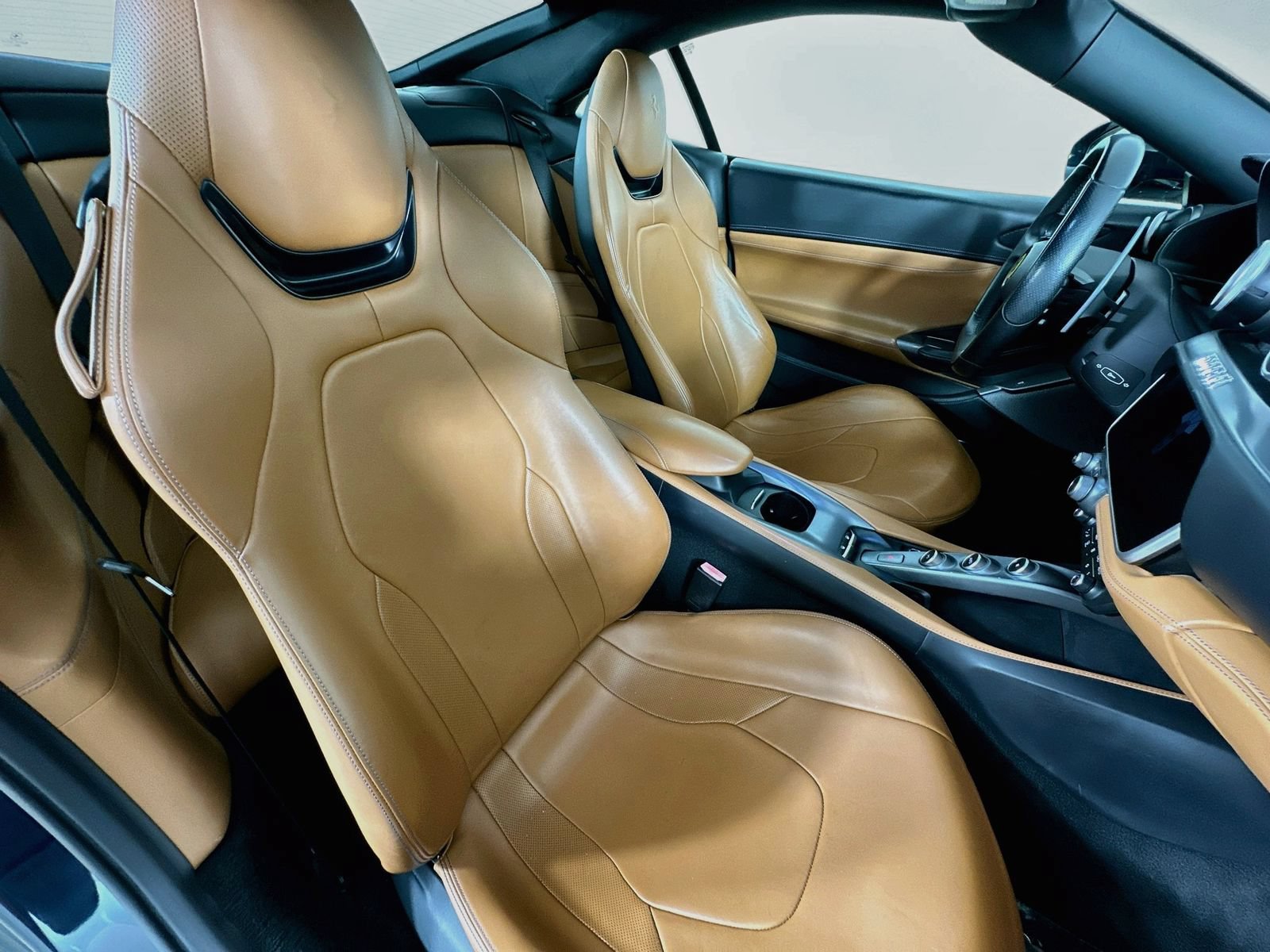 Used 2020 Ferrari Portofino RWD image 39