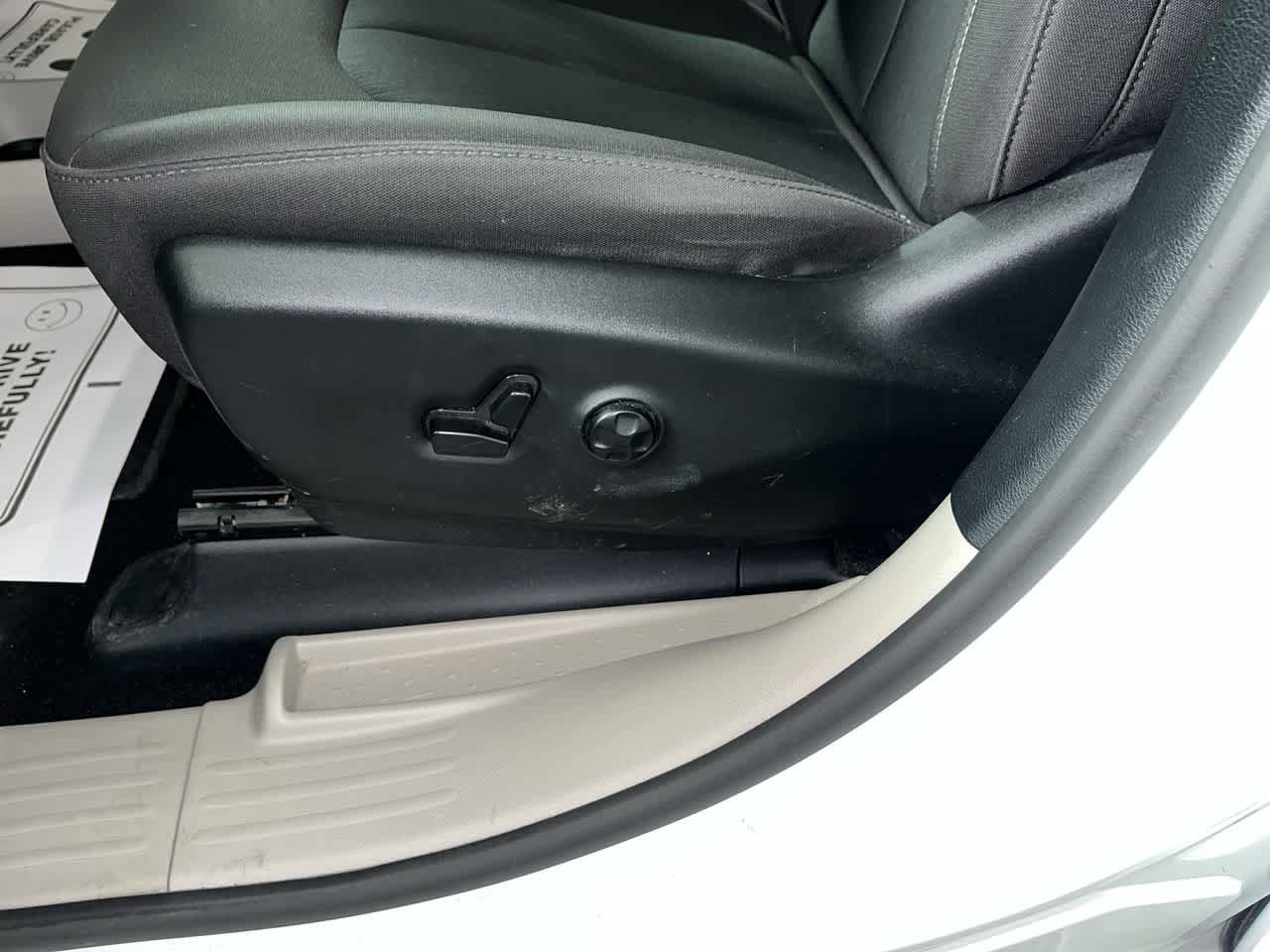 Used 2024 Chrysler Voyager LX FWD image 14