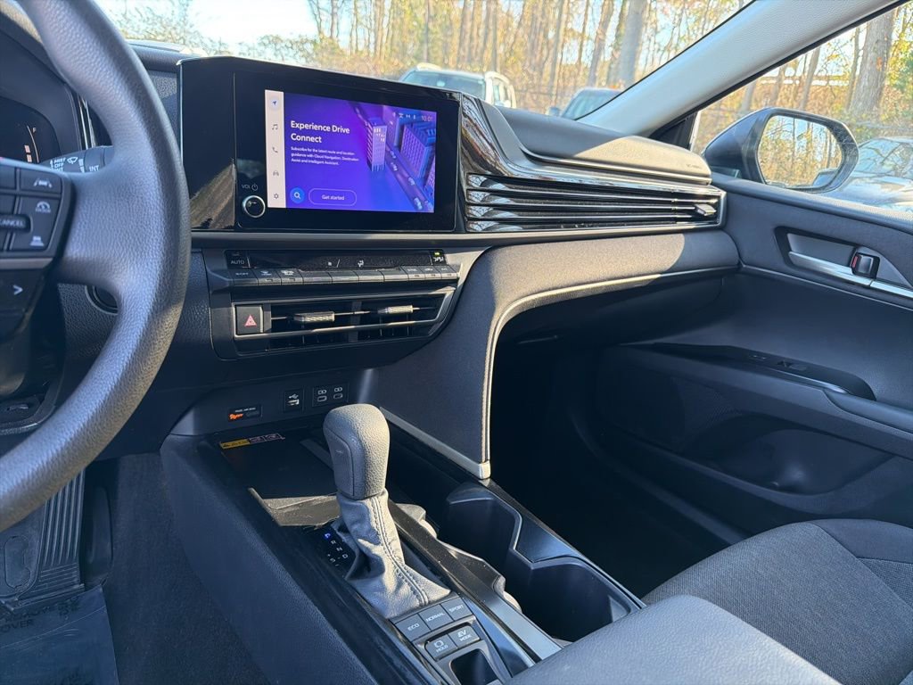 Used 2025 Toyota Camry LE image 17