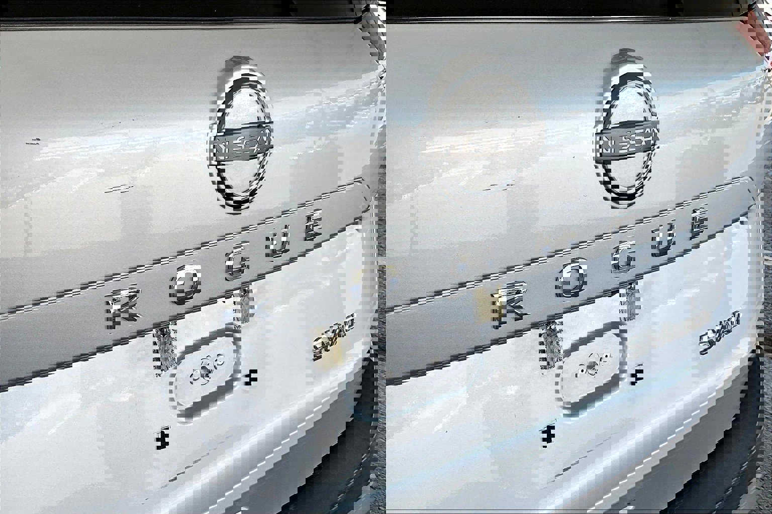 Used 2023 Nissan Rogue SV image 24