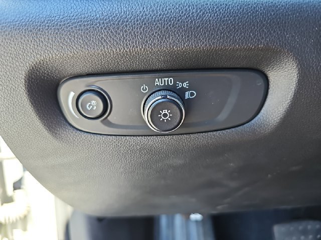 Used 2023 Chevrolet Traverse RS AWD/4WD image 26
