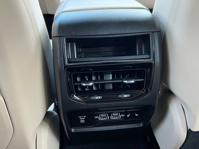 Used 2023 Jeep Grand Cherokee Limited AWD/4WD image 37