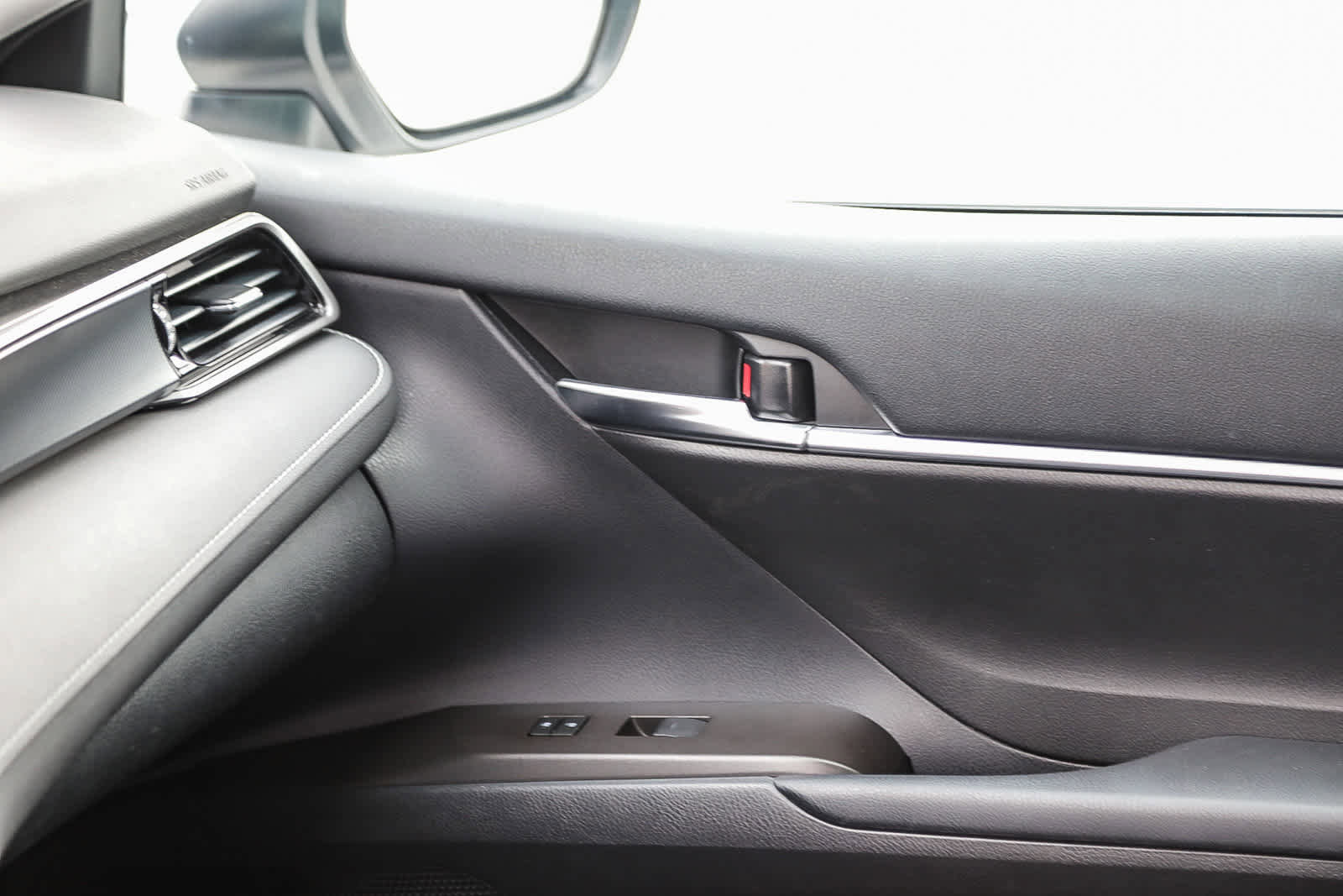 Used 2021 Toyota Camry SE w/ Convenience Package image 21