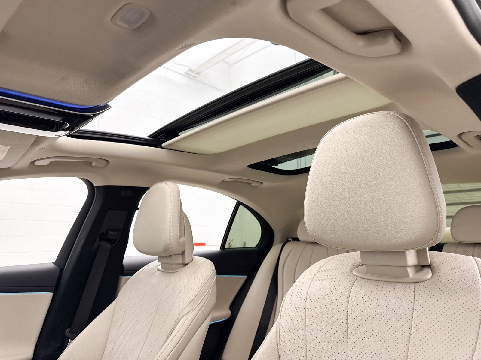 Used 2024 Mercedes-Benz E 350 4MATIC Sedan image 3