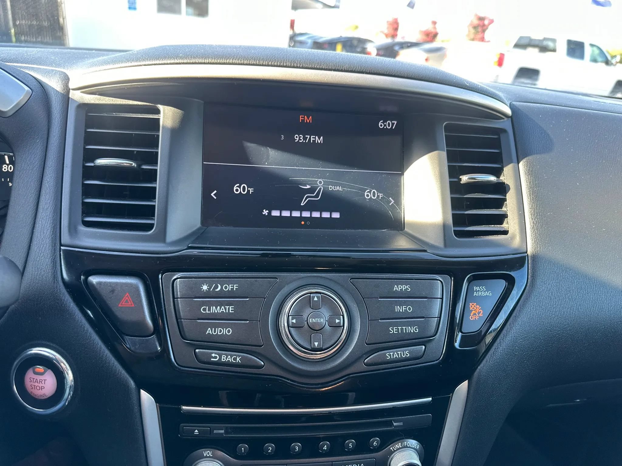 Used 2018 Nissan Pathfinder SV AWD/4WD image 29
