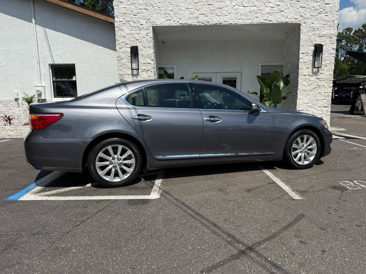 Used 2012 Lexus LS 460 AWD w/ Luxury Value Edition image 16