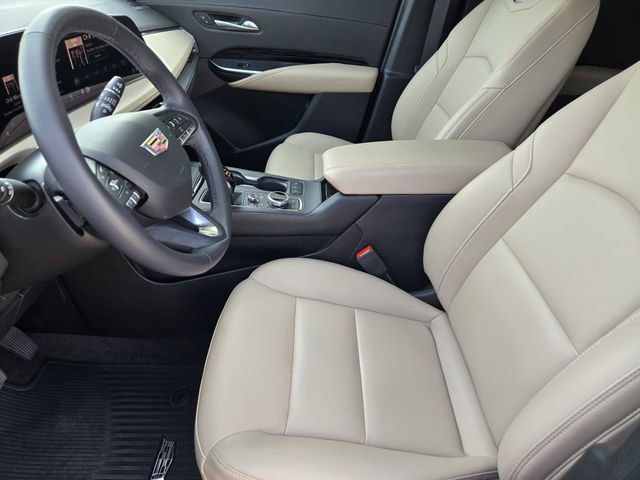 Used 2024 Cadillac XT4 Luxury w/ Cold Weather Package FWD image 14