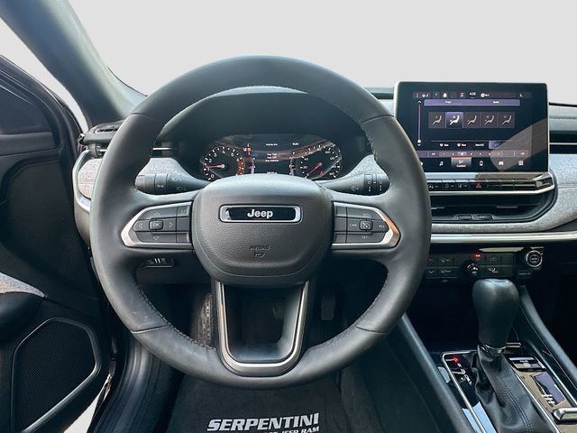 Used 2023 Jeep Compass Latitude image 12