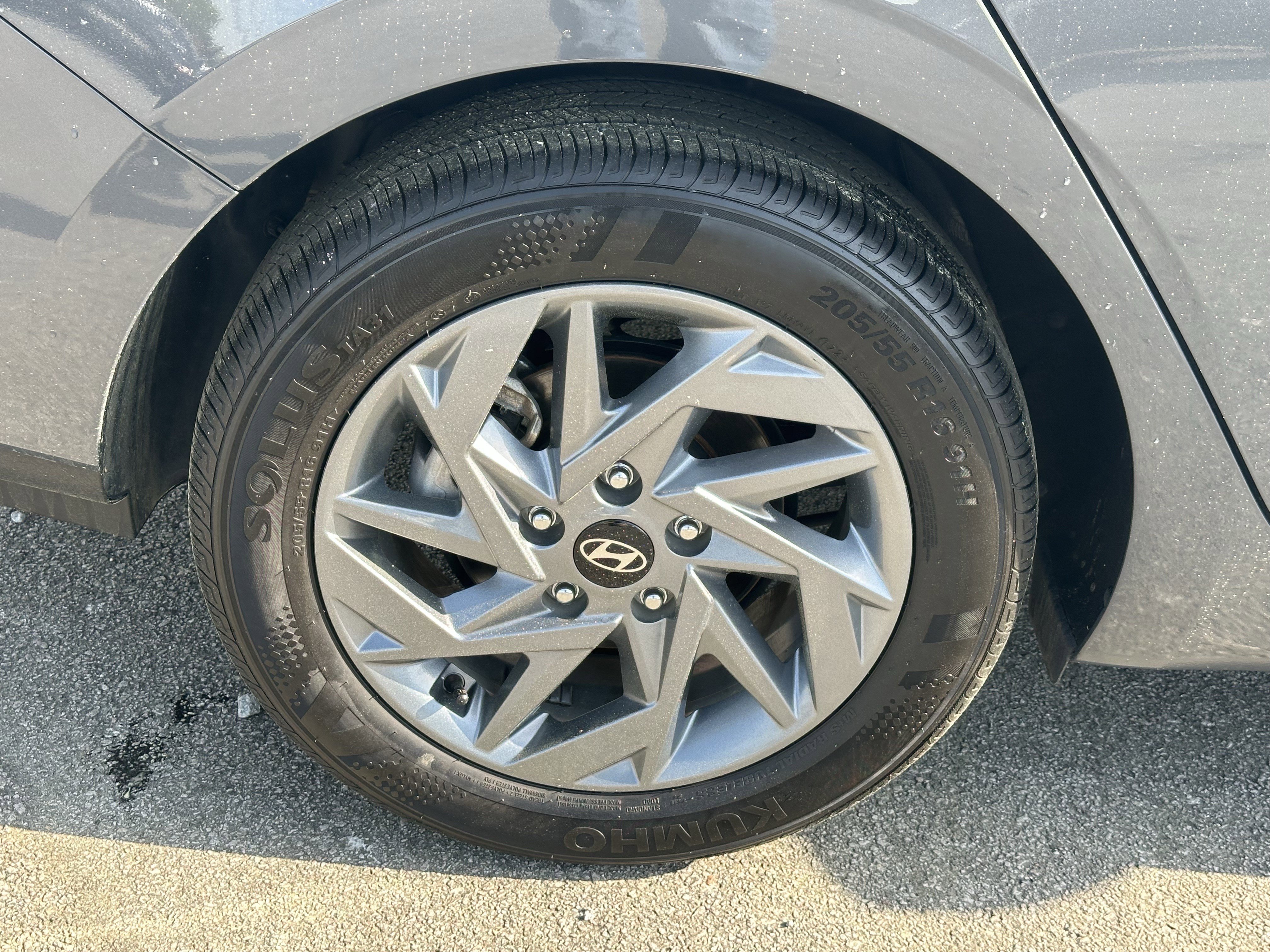 Used 2024 Hyundai Elantra SEL FWD image 19